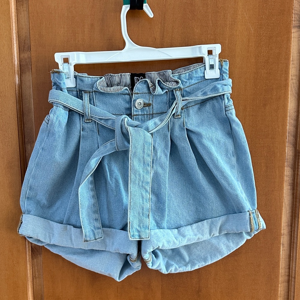 BDG Urban Outfitters Paperbag Denim Shorts Light Wash Belted Cuffed Size 25 Blue